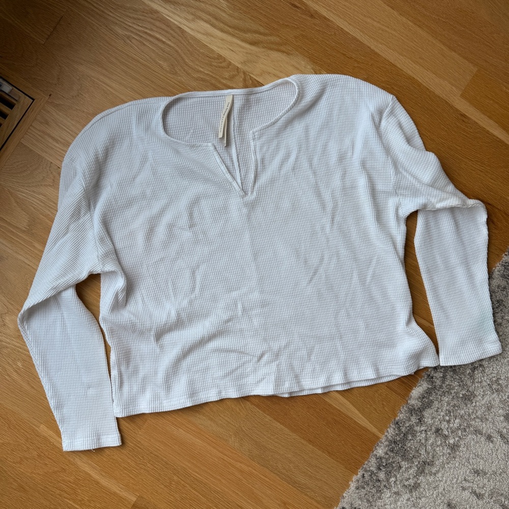 EUC ARITZIA GROUP BY BABATON Elevation Thermal S White Longsleeve Top Waffle Tee